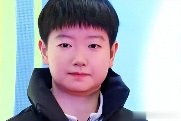 配资app 孙颖莎因曾让主持人穿羽绒服采访获赞, 央视跨年晚会告别单薄衣服